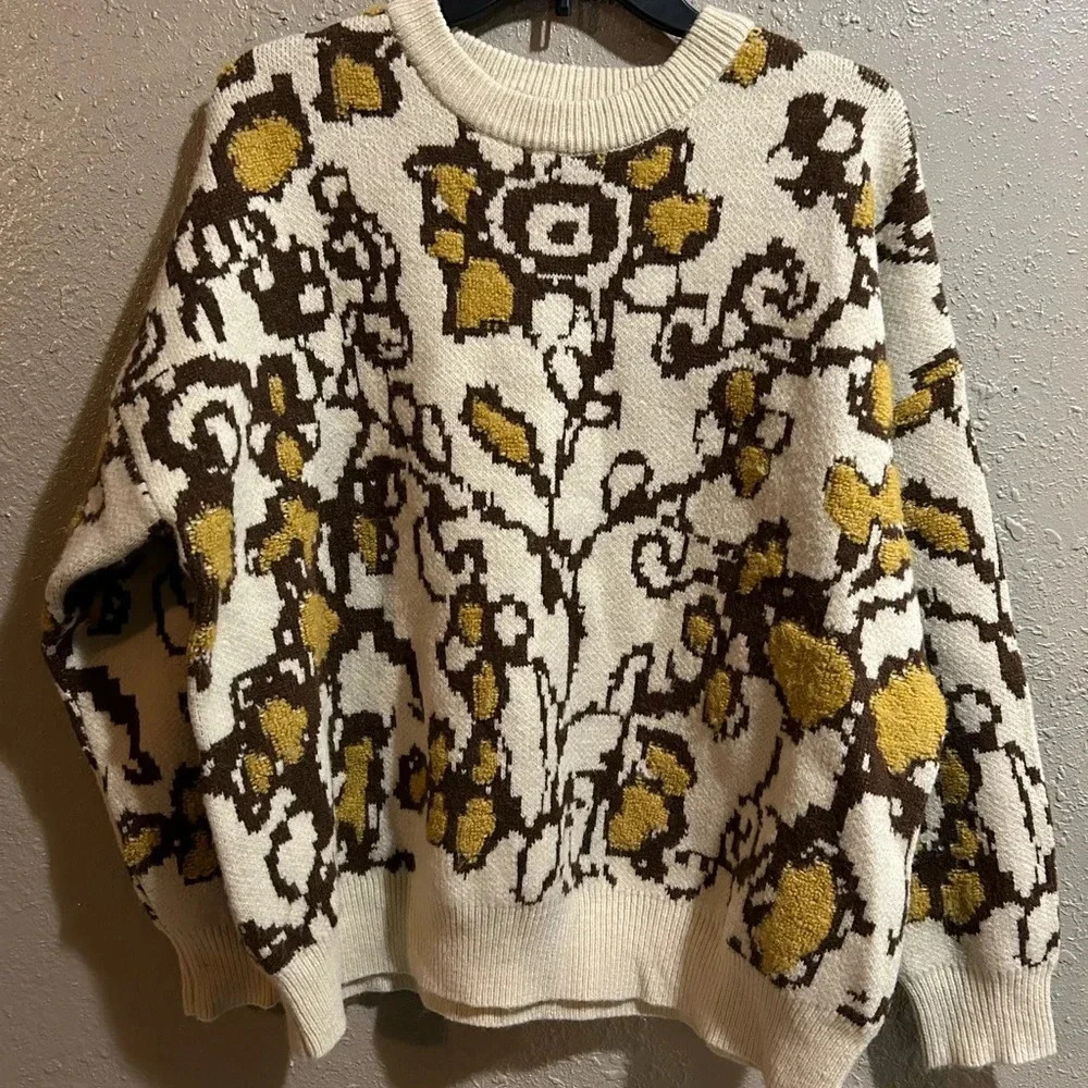 Gimmicks Printed sweater cream color sz L